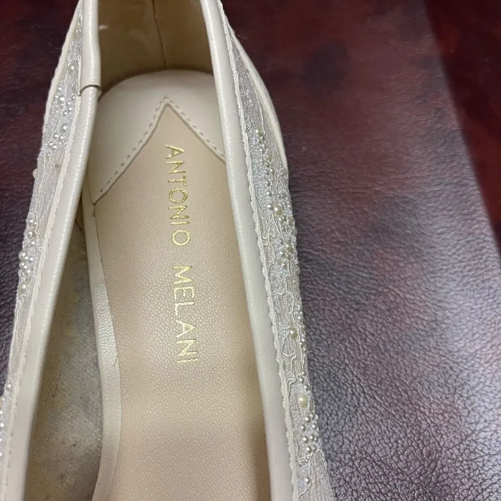 Antonio Melani new off white beige‎ lace embellished flats, size 6 1/2